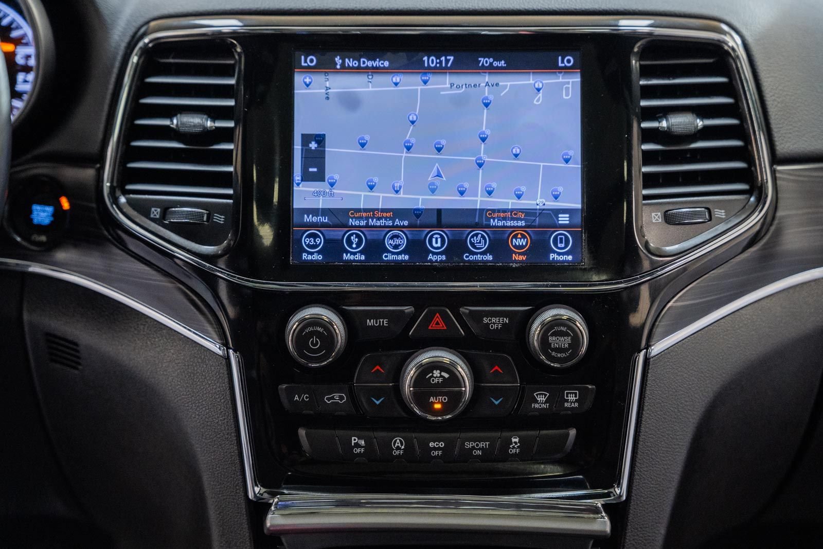 Used 2019 Jeep Grand Cherokee Limited w/ Luxury Group II RWD image 26