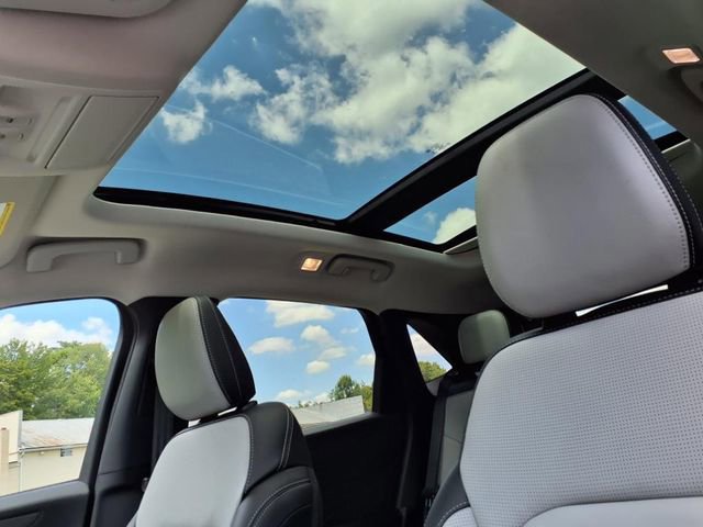 Certified 2025 Ford Escape SE w/ PHEV Premium Package image 8