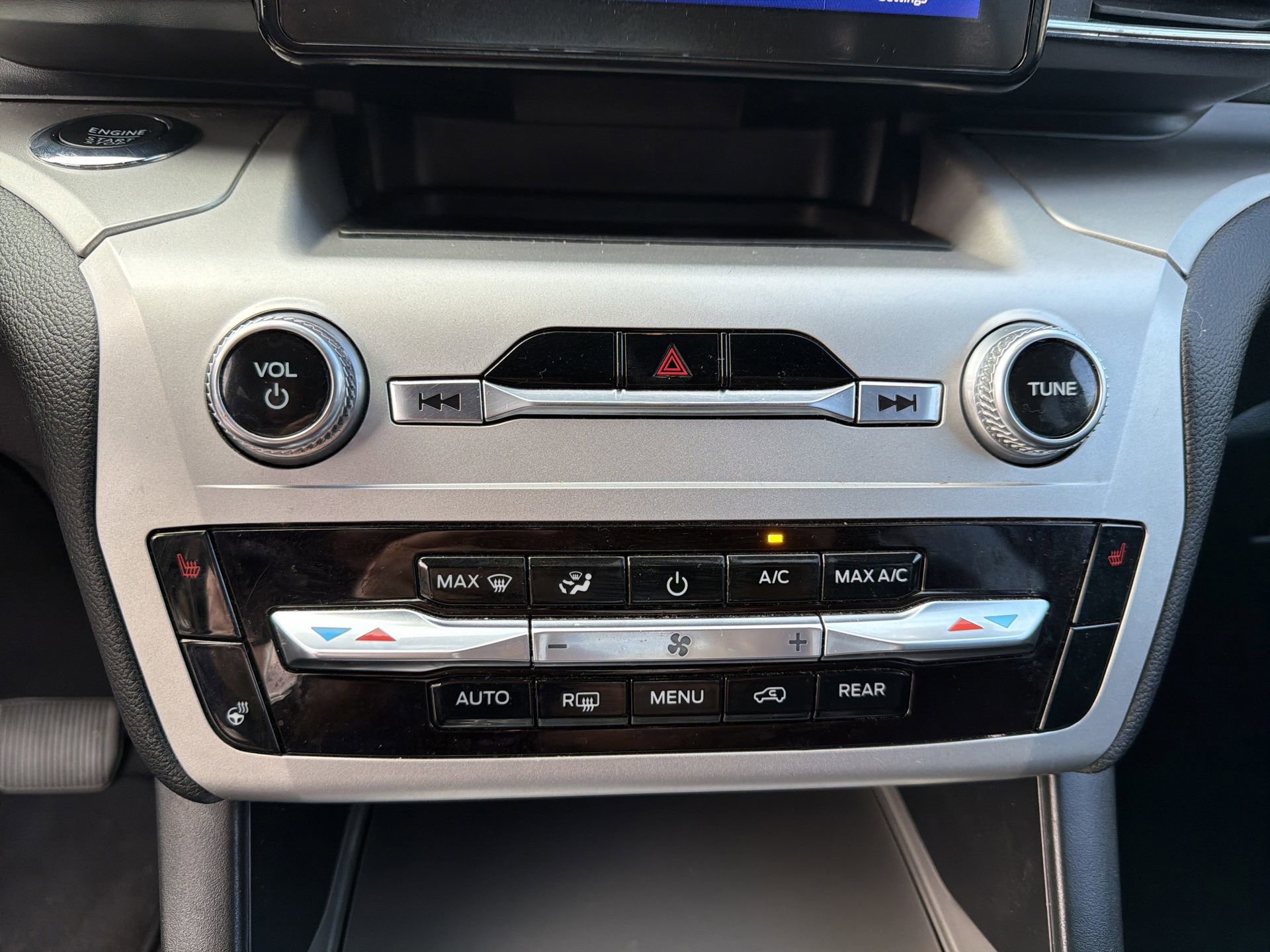 Certified 2022 Ford Explorer XLT w/ Equipment Group 202A image 9