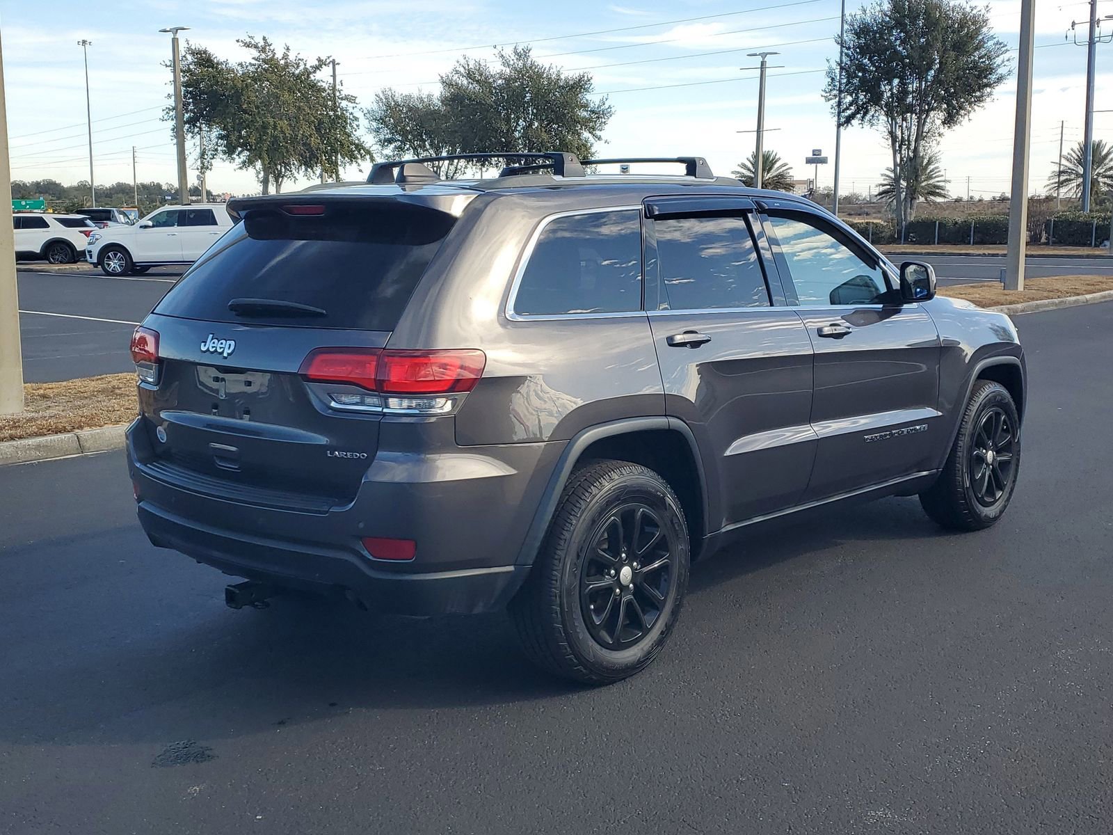 Used 2021 Jeep Grand Cherokee Laredo X image 3