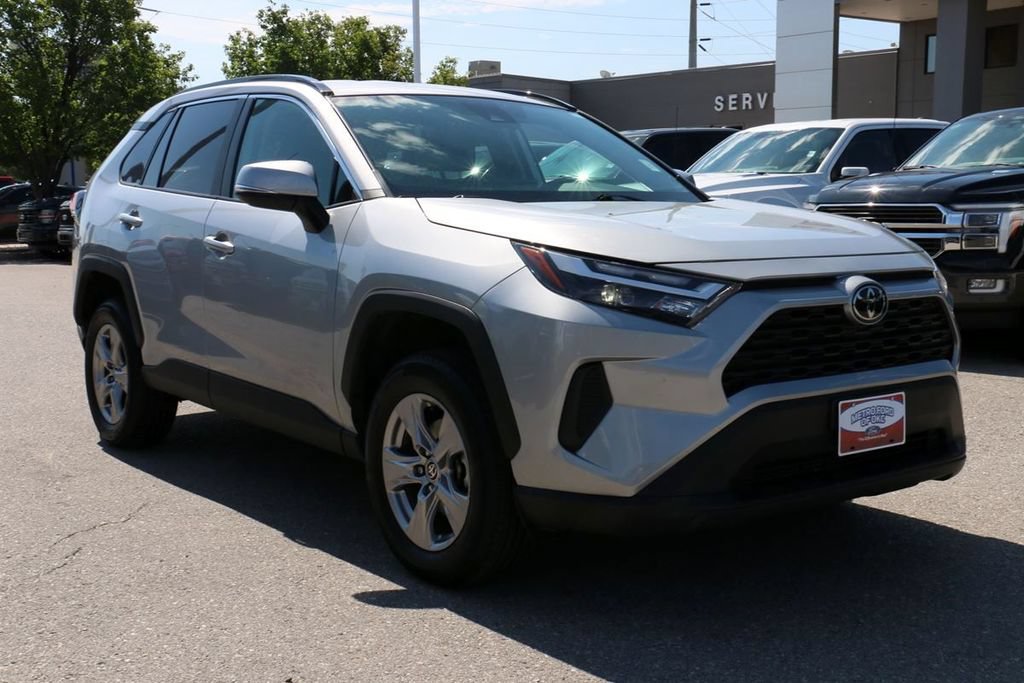 Used 2025 Toyota RAV4 XLE AWD/4WD image 4