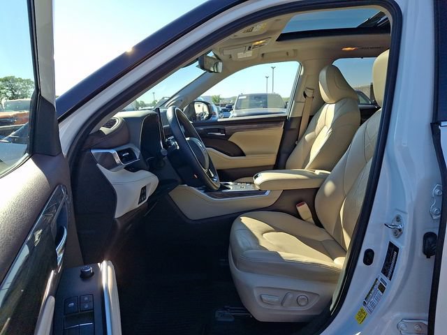 Used 2020 Toyota Highlander Platinum AWD/4WD image 16