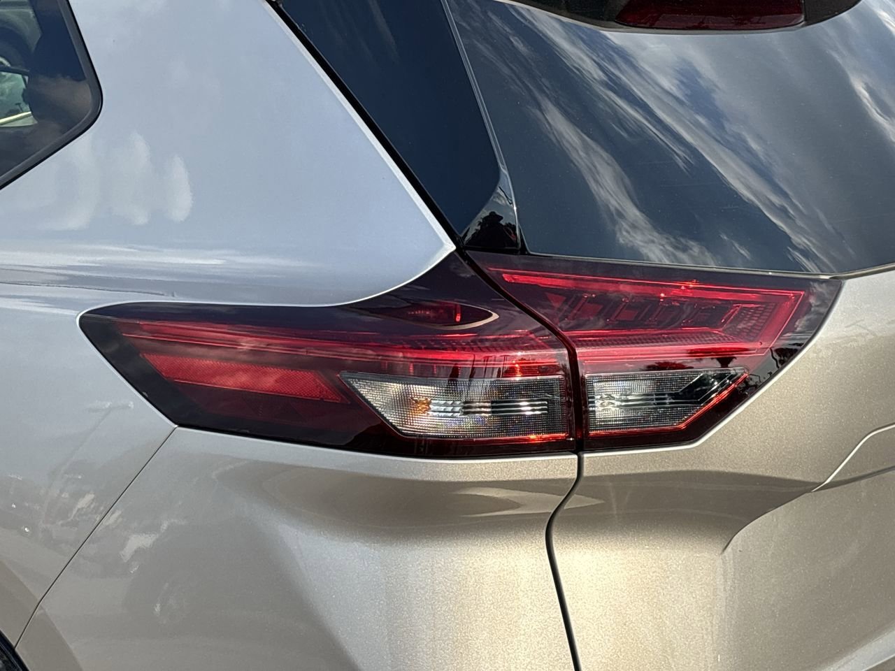 Used 2025 Nissan Rogue Platinum w/ Platinum Premium Package image 7