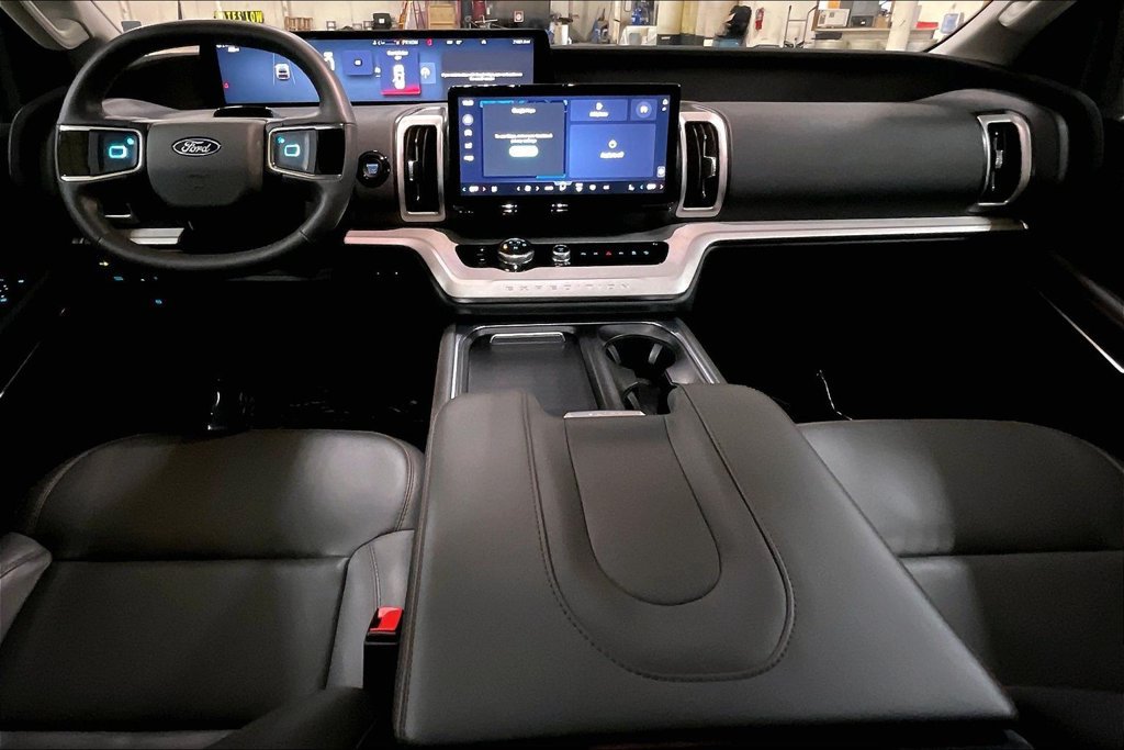 Certified 2025 Ford Expedition Active AWD/4WD image 14