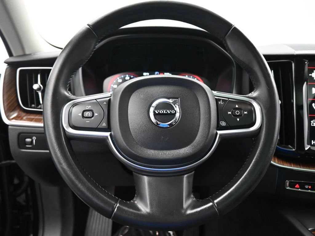 Used 2021 Volvo XC60 T5 Momentum w/ Premium Package image 43