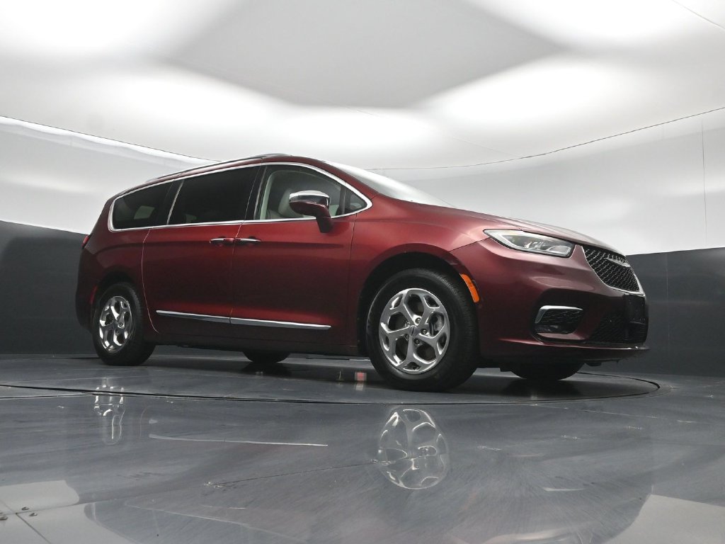 Used 2021 Chrysler Pacifica Limited w/ Premium & Safety Sphere Group AWD/4WD image 4