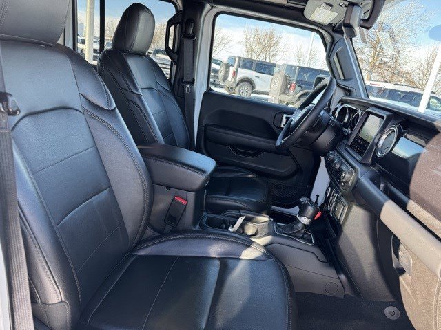 Used 2023 Jeep Wrangler Unlimited Sahara image 33