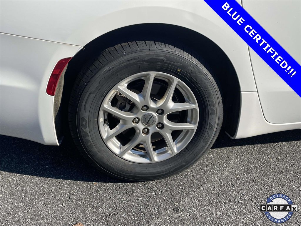 Used 2022 Chrysler Pacifica Touring-L image 8