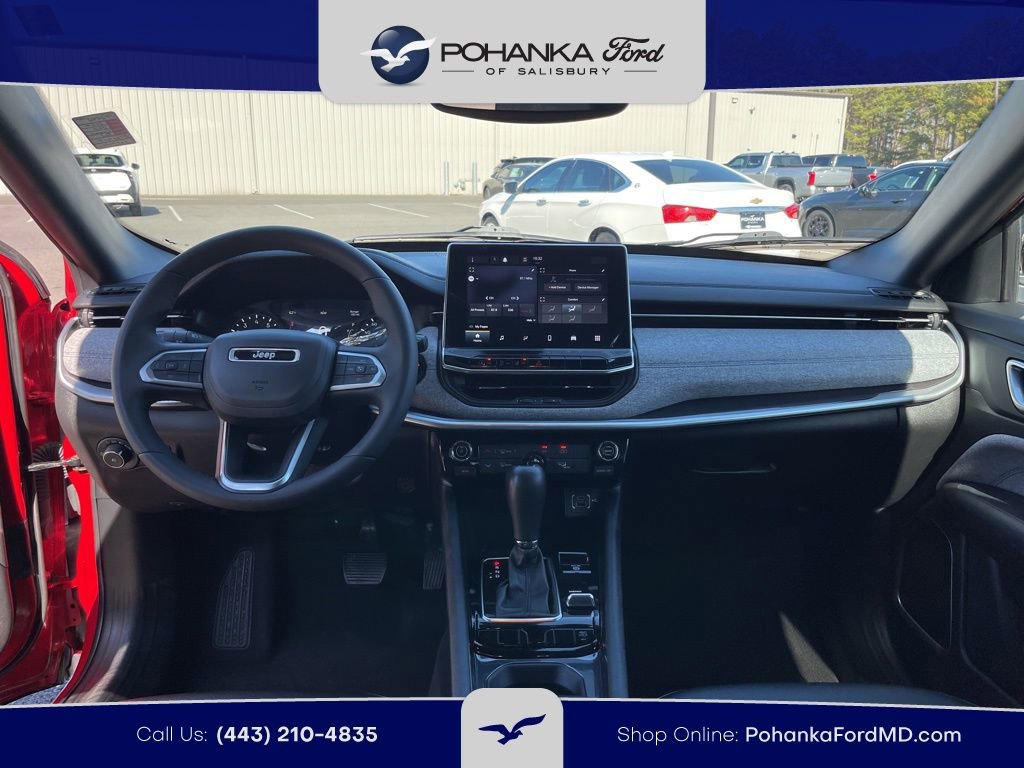 Used 2024 Jeep Compass Latitude AWD/4WD image 8