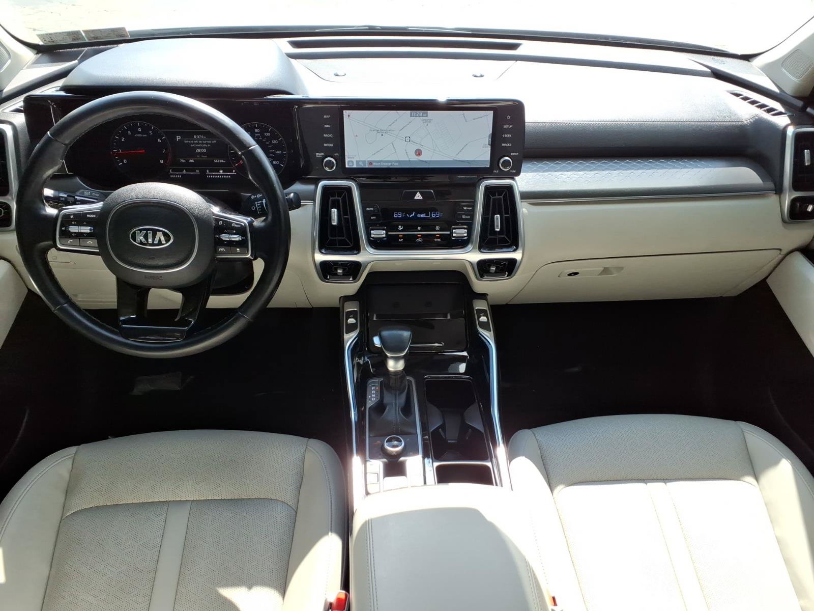 Used 2021 Kia Sorento AWD image 12