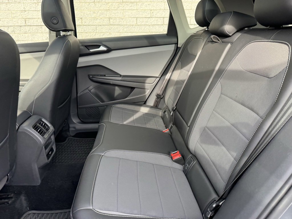 Used 2022 Volkswagen Taos SE w/ Panoramic Sunroof Package image 9