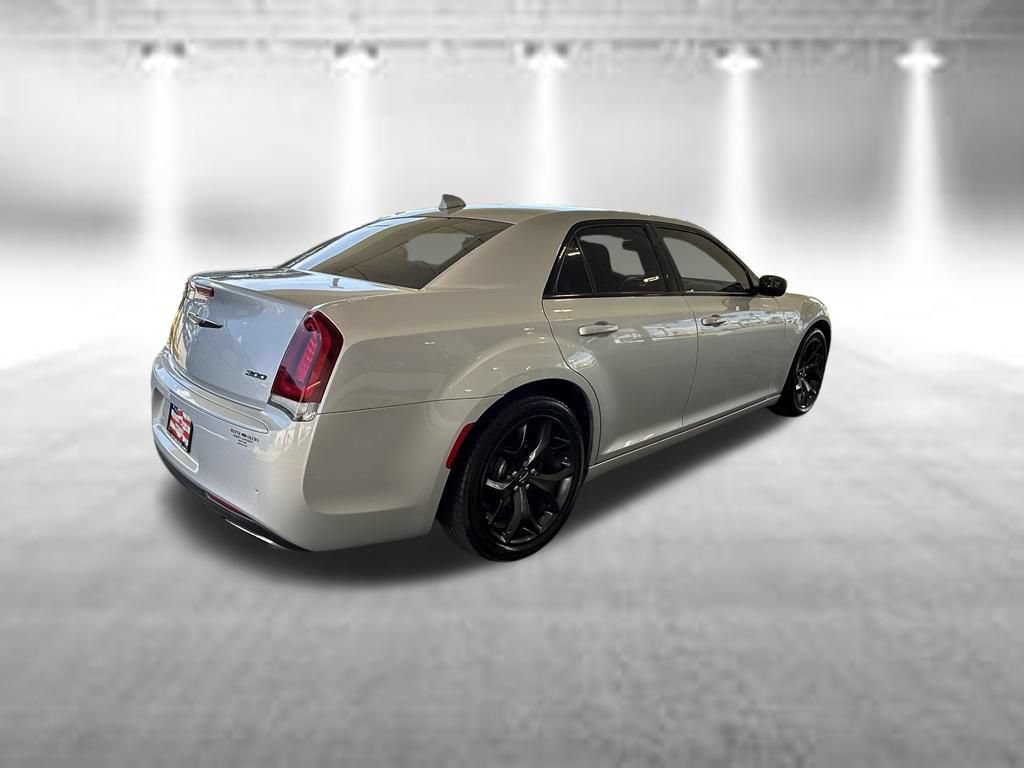 Used 2021 Chrysler 300 Touring w/ Sport Appearance Package RWD image 4
