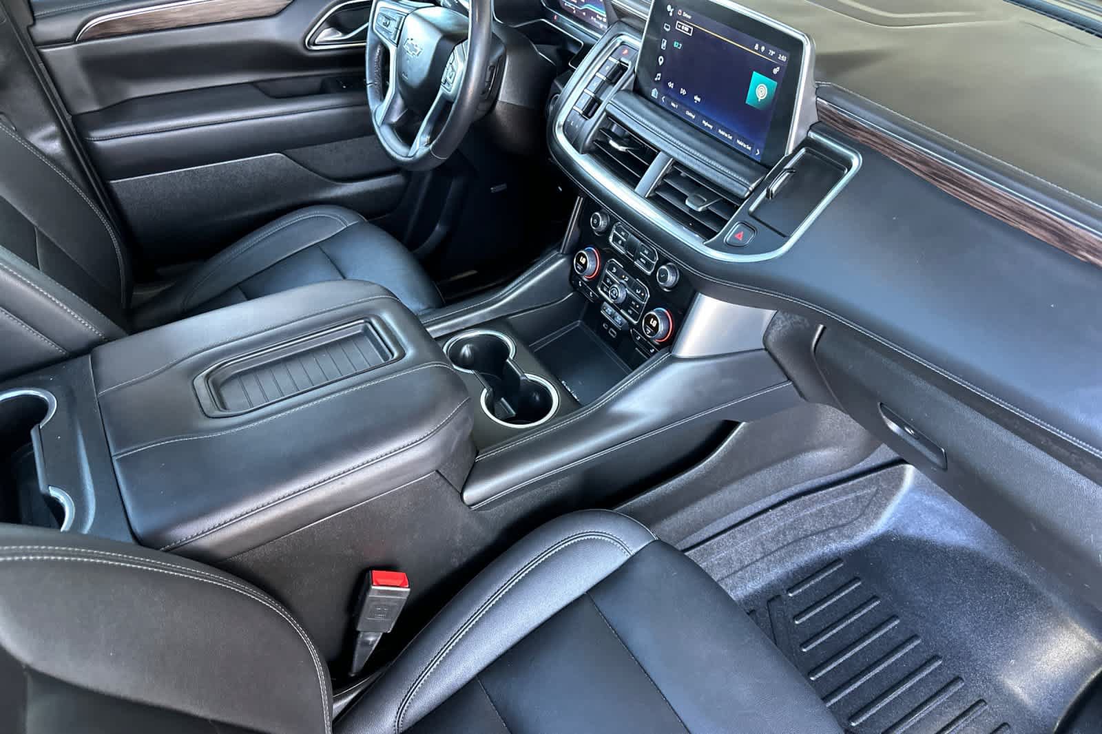 Used 2022 Chevrolet Tahoe Z71 w/ Luxury Package AWD/4WD image 17