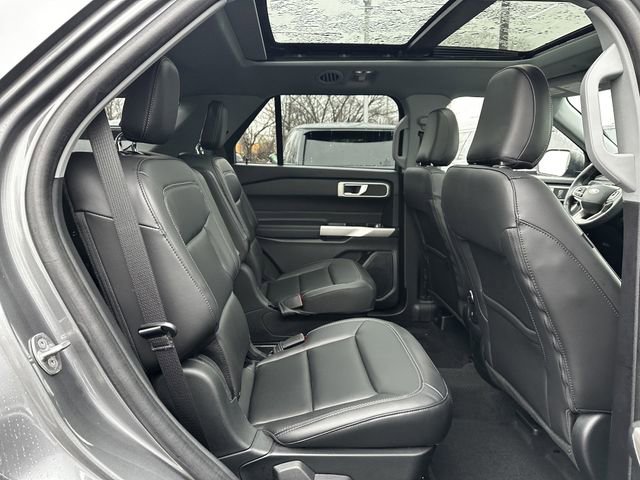 Certified 2022 Ford Explorer XLT w/ Equipment Group 202A image 37