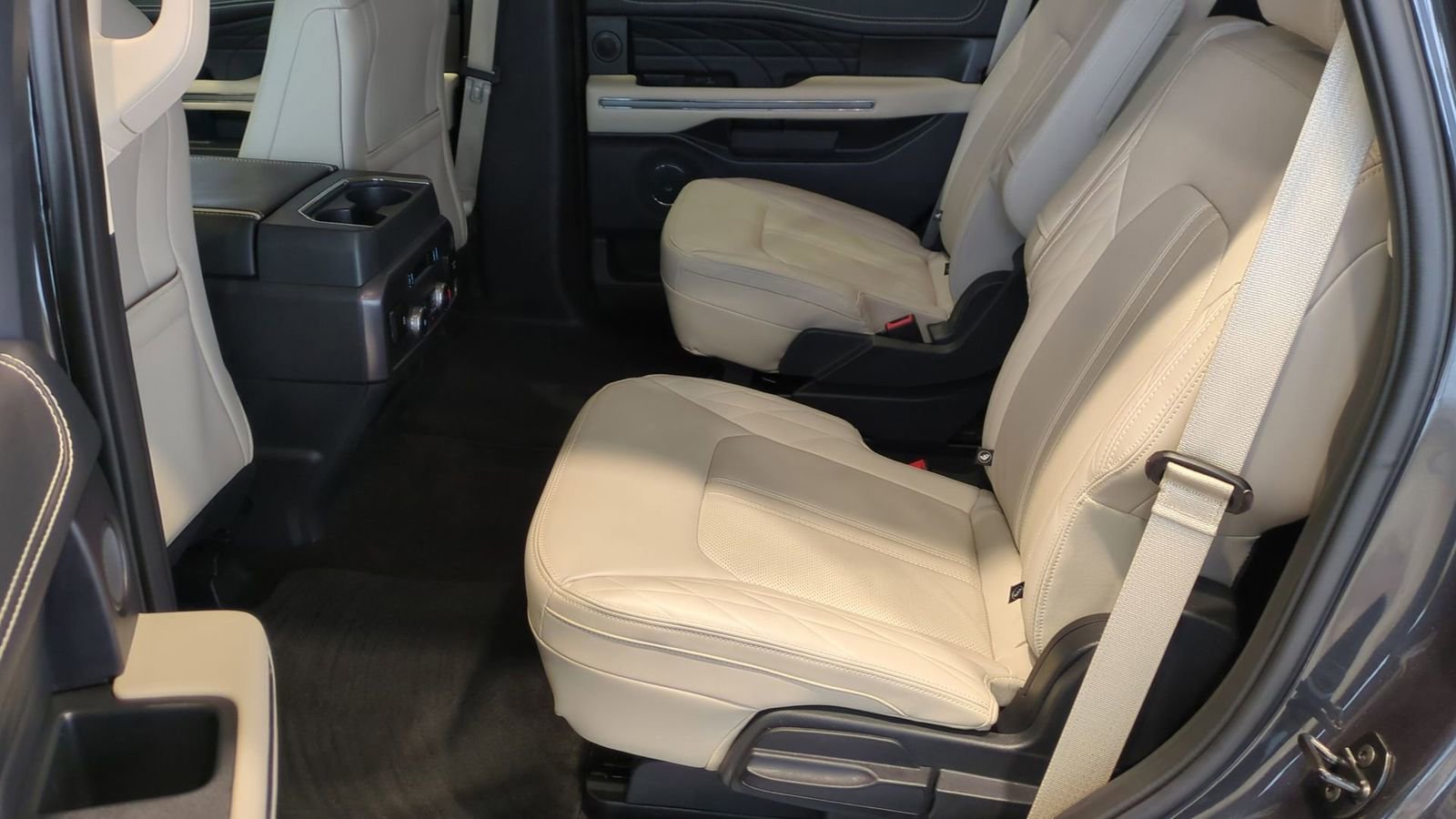 Certified 2023 Ford Expedition Platinum image 21