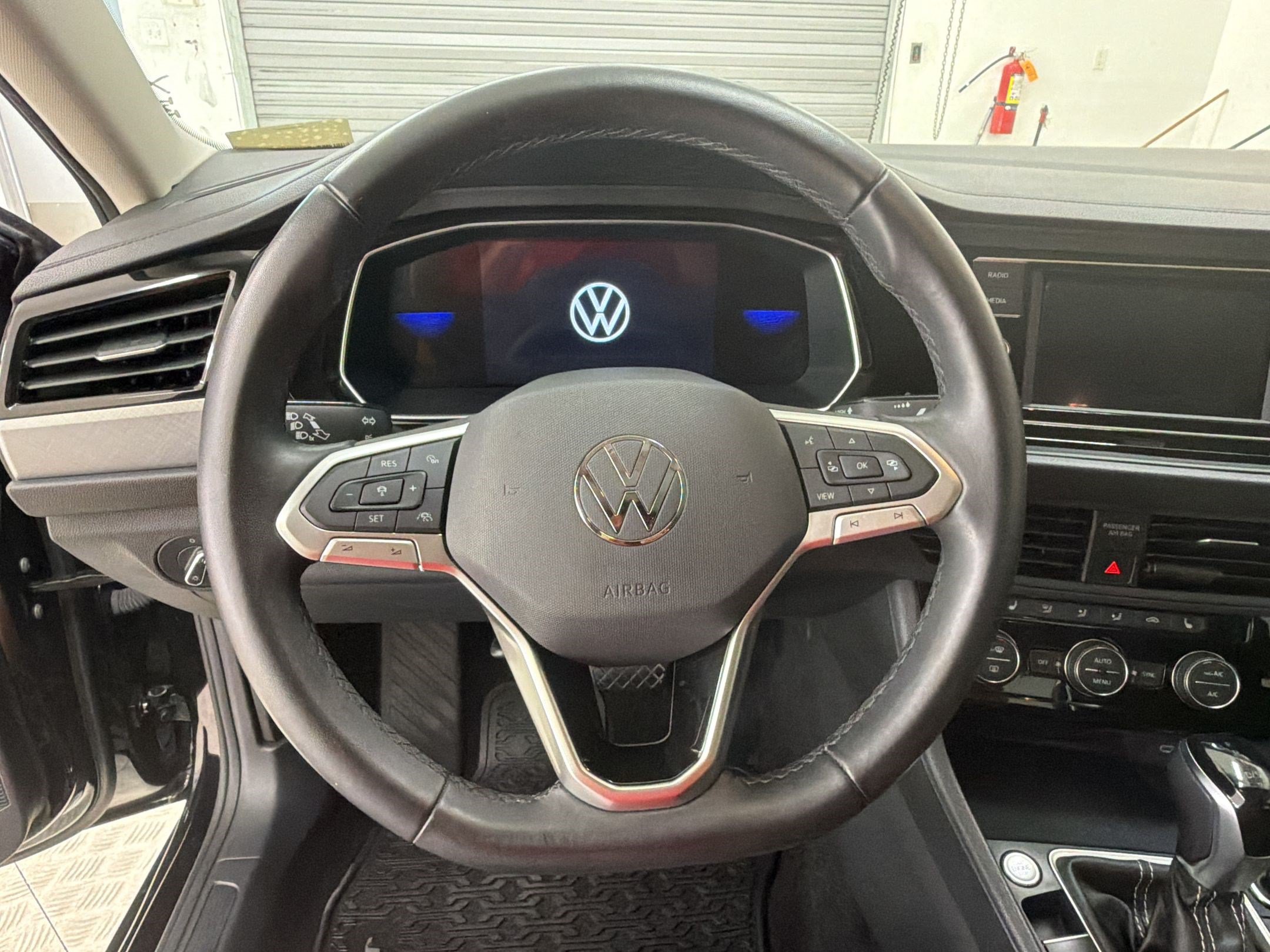 Used 2024 Volkswagen Jetta SE w/ Panoramic Sunroof Package FWD image 16