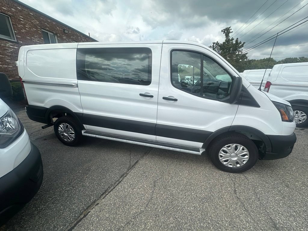 Certified 2025 Ford Transit 250 Low Roof w/ Exterior Upgrade Package RWD image 4