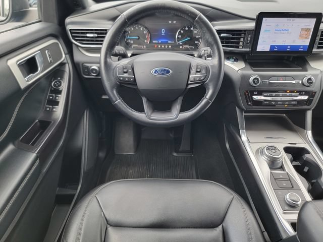 Certified 2020 Ford Explorer XLT w/ Equipment Group 202A AWD/4WD image 32