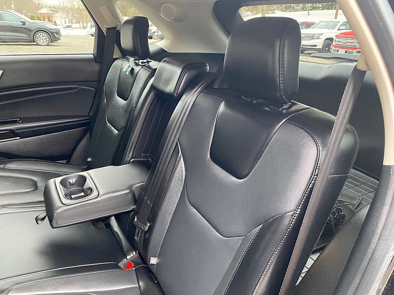 Certified 2018 Ford Edge Titanium w/ Technology Package image 34