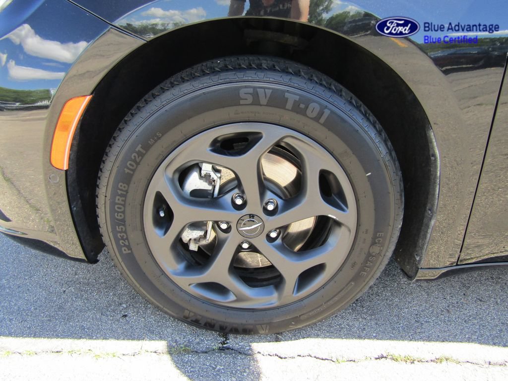 Used 2022 Chrysler Pacifica Limited w/ Uconnect Theater Family Group FWD image 20