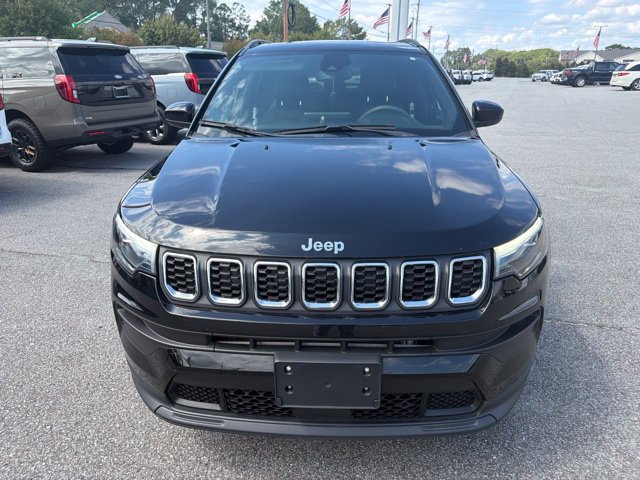 Used 2024 Jeep Compass Latitude w/ Sun and Sound Group AWD/4WD image 2