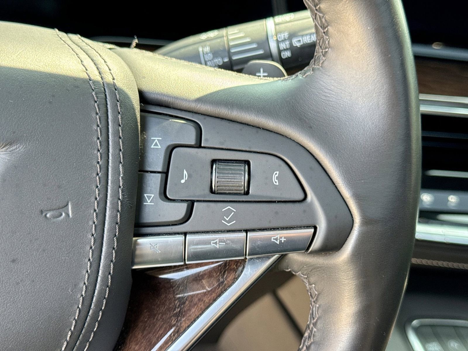 Used 2023 Cadillac Escalade Sport Platinum w/ LPO, ONYX Package AWD/4WD image 33