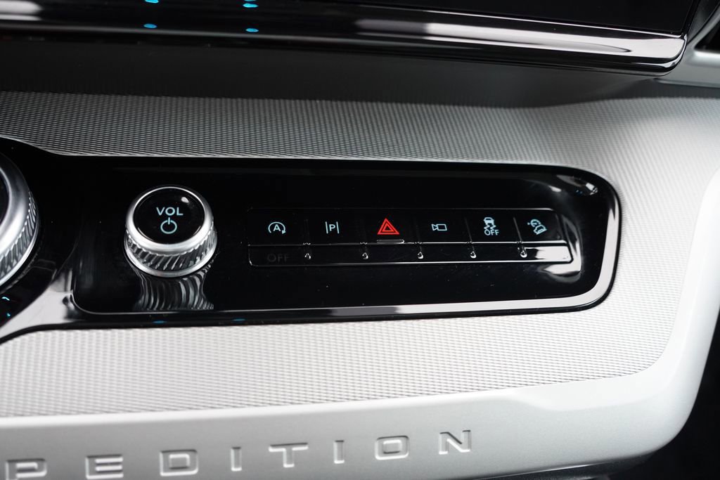 Certified 2025 Ford Expedition Active image 33