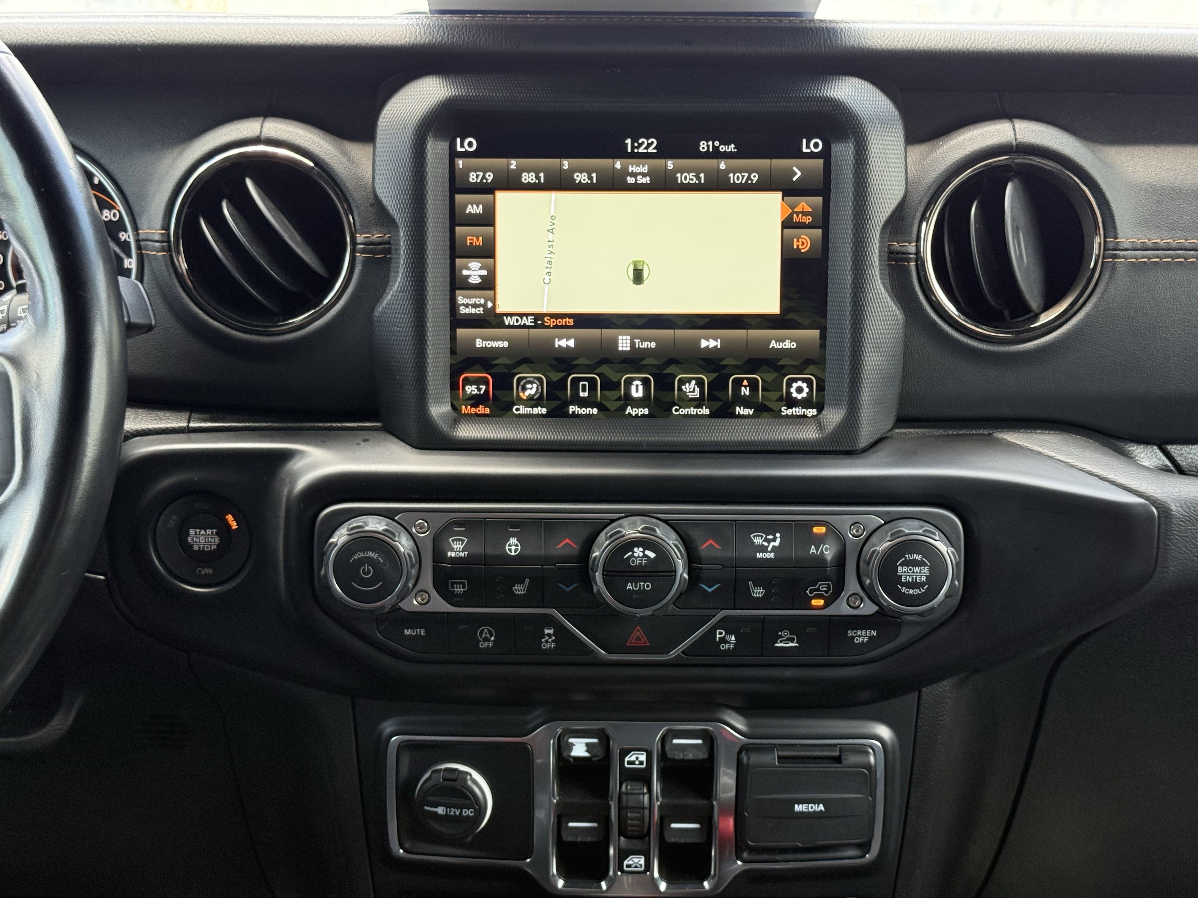 Used 2021 Jeep Wrangler Unlimited Sahara AWD/4WD image 18