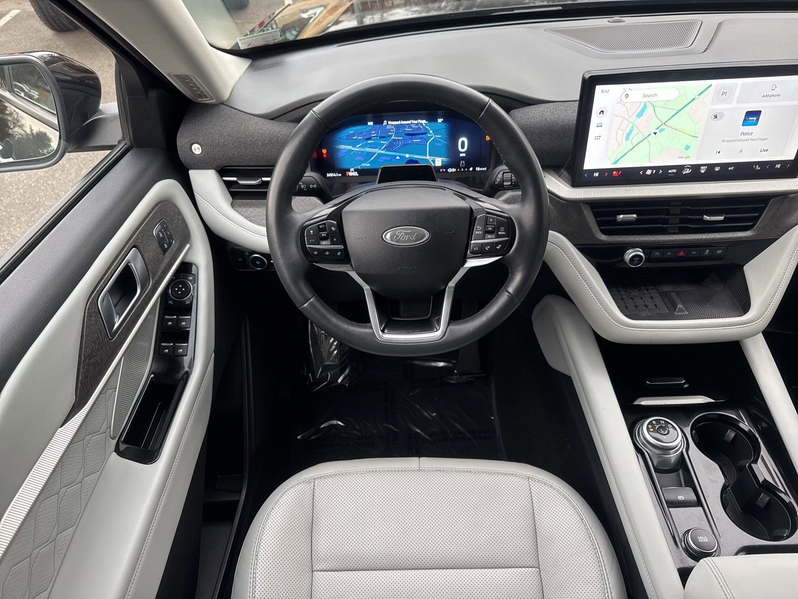 Certified 2025 Ford Explorer Platinum w/ LUX Leather Package image 20