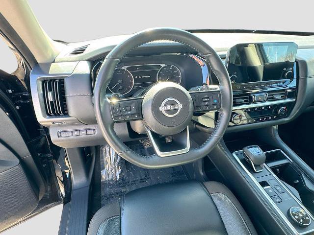 Used 2023 Nissan Pathfinder SL AWD/4WD image 10