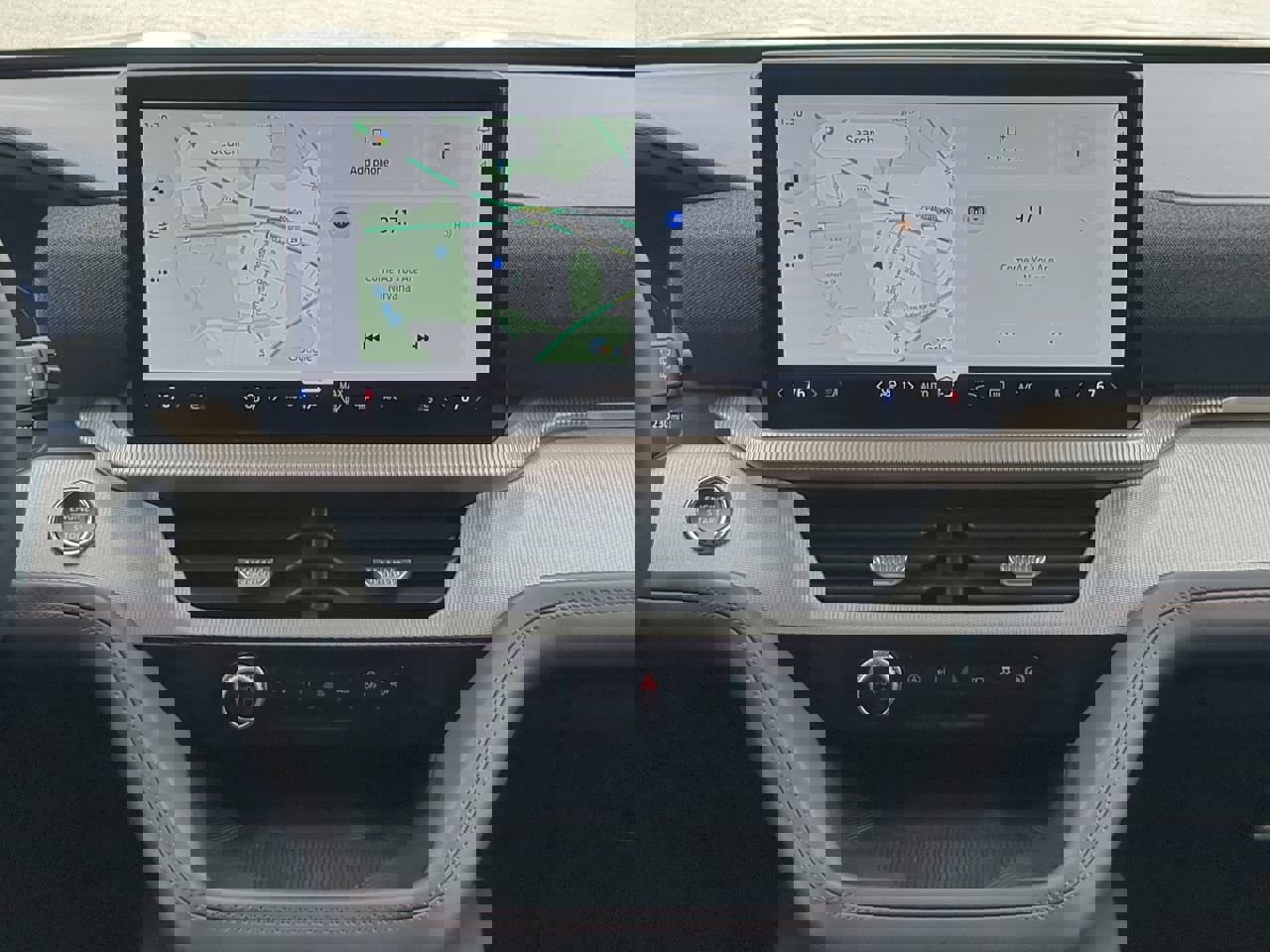 Certified 2025 Ford Explorer Active w/ Active Comfort Package image 16