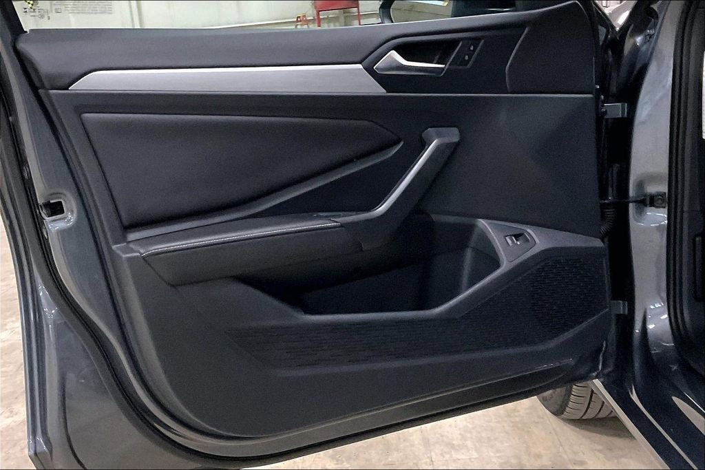 Used 2025 Volkswagen Jetta Sport FWD image 21