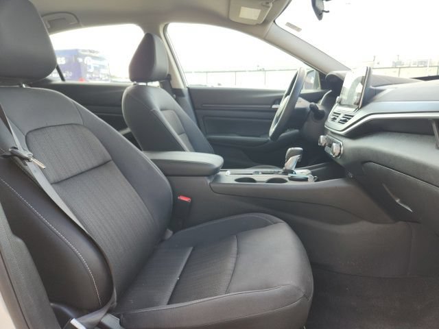 Used 2025 Nissan Altima 2.5 SV FWD image 13