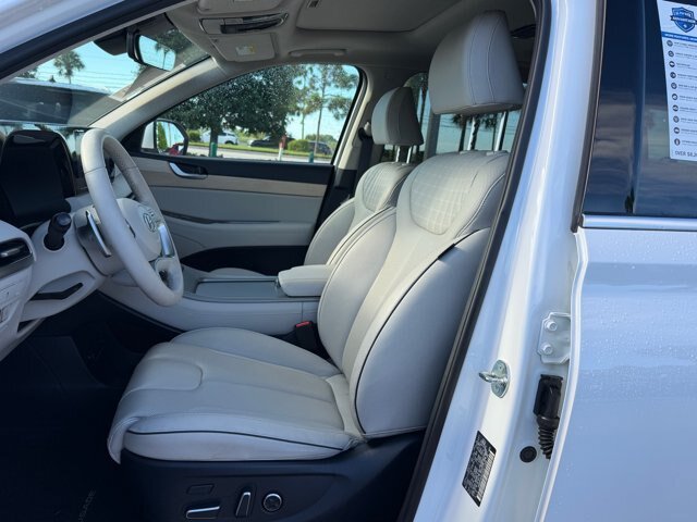 Used 2025 Hyundai Palisade Limited FWD image 11