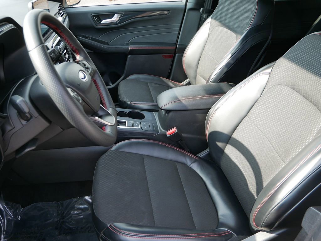 Certified 2025 Ford Escape ST-Line AWD/4WD image 14