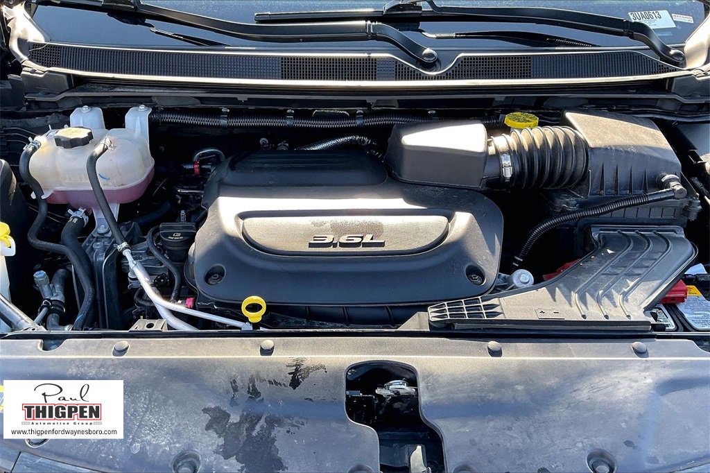 Used 2024 Chrysler Pacifica Touring-L image 10