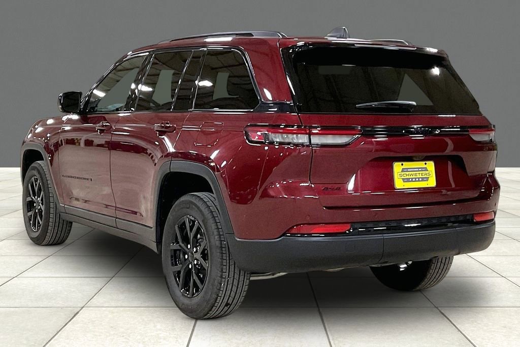 Used 2025 Jeep Grand Cherokee Altitude AWD/4WD image 11