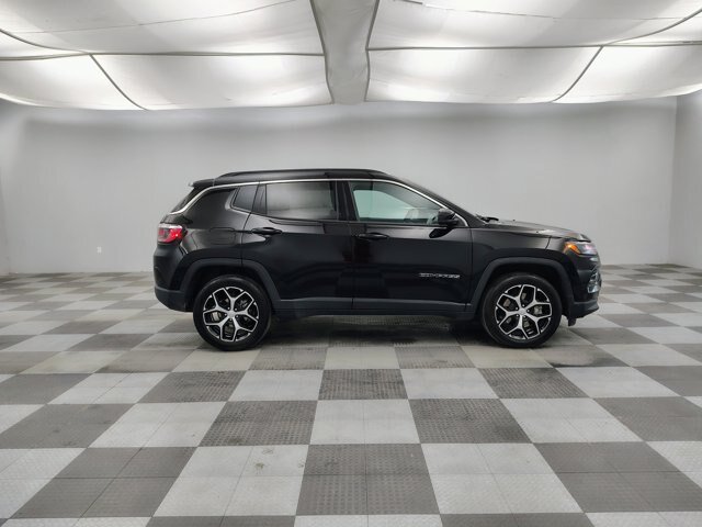 Used 2024 Jeep Compass Limited AWD/4WD image 11