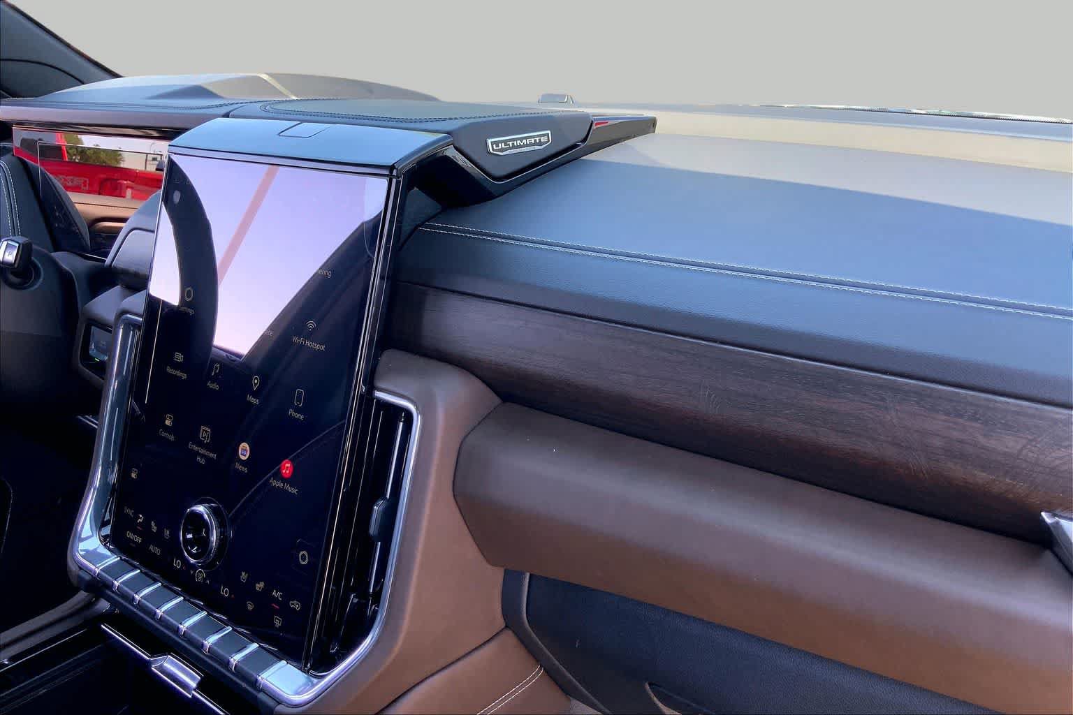 Used 2025 GMC Yukon Denali Ultimate AWD/4WD image 18