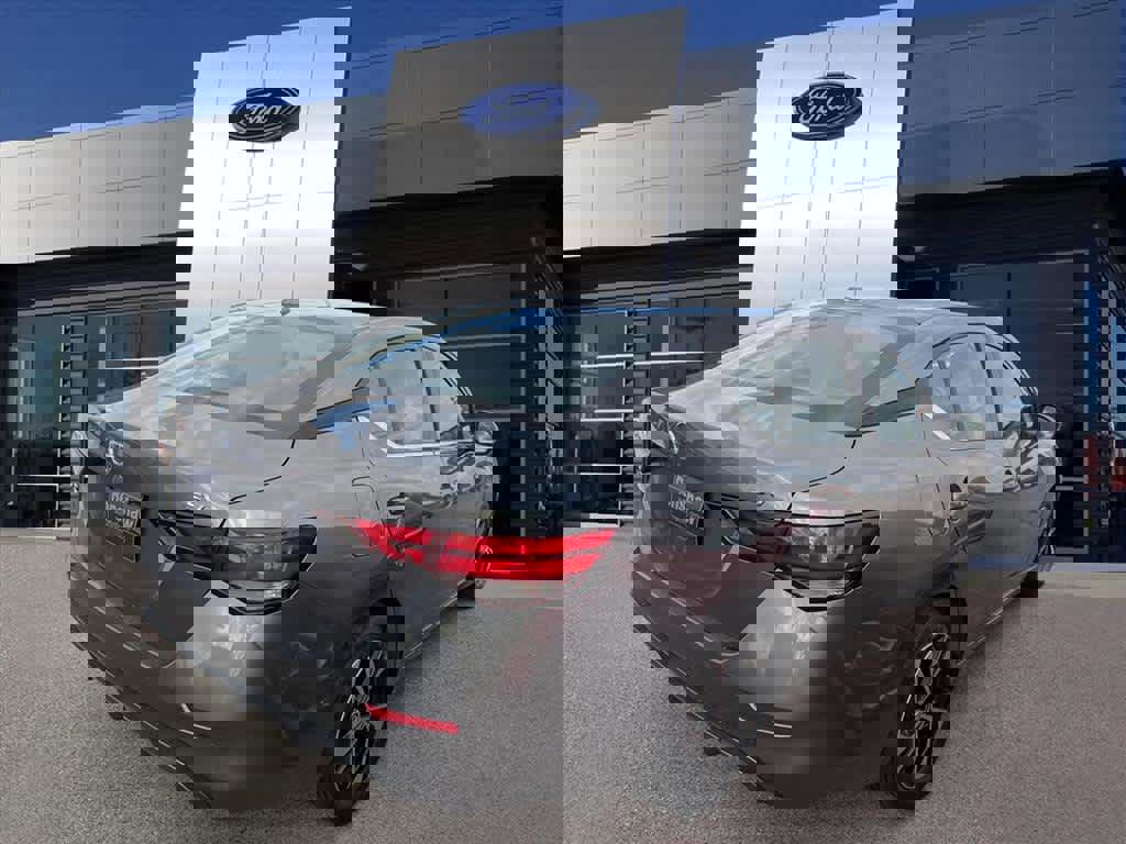 Used 2023 Nissan Sentra SV image 2