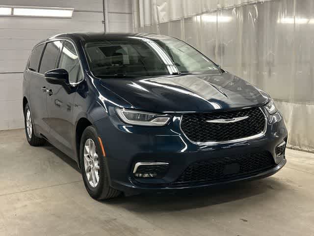Used 2023 Chrysler Pacifica Touring-L FWD image 31