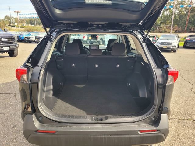 Used 2022 Toyota RAV4 LE image 8