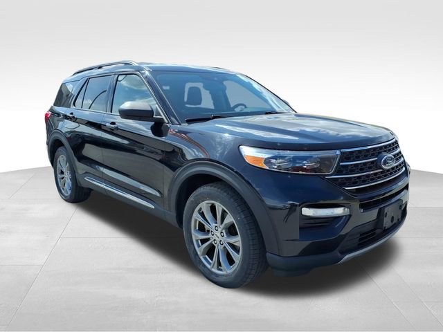 Certified 2022 Ford Explorer XLT w/ Equipment Group 202A image 8