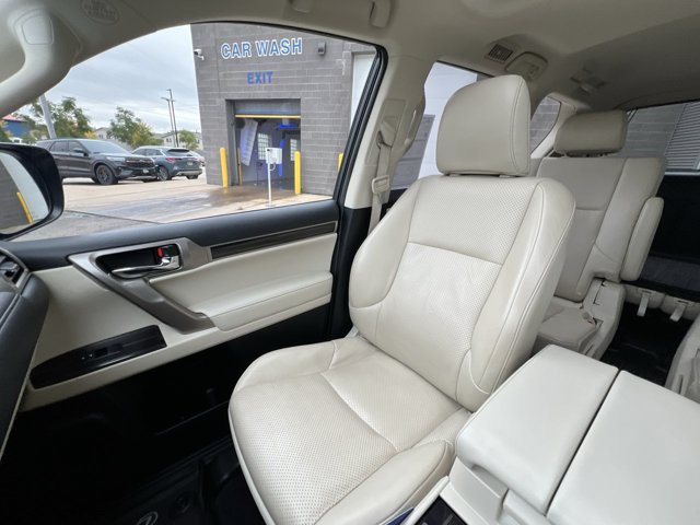 Used 2020 Lexus GX 460 Luxury w/ Luxury Sport Package AWD/4WD image 21