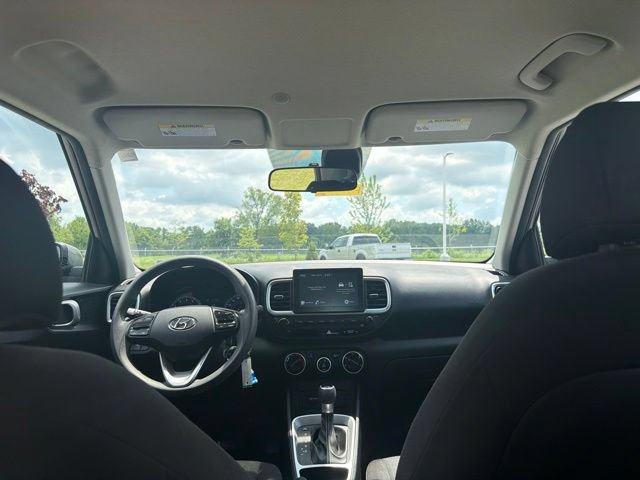 Used 2021 Hyundai Venue SE FWD image 13
