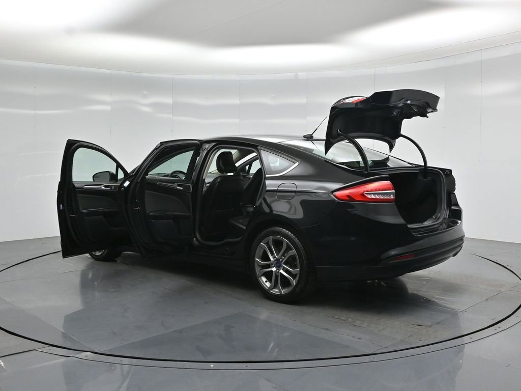 Certified 2017 Ford Fusion SE w/ Equipment Group 201A FWD image 32