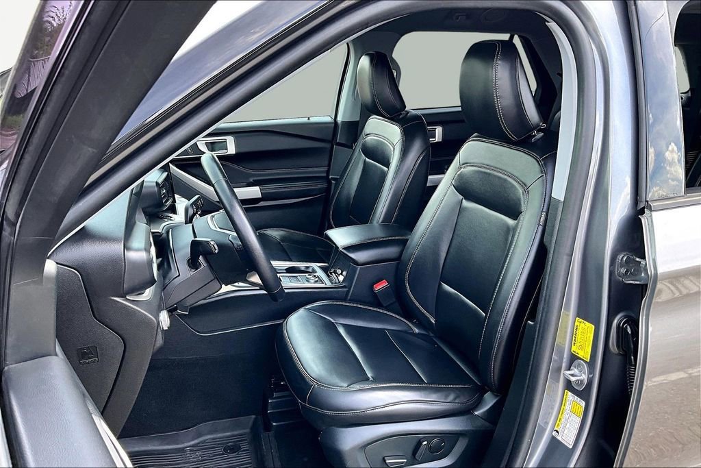 Certified 2021 Ford Explorer XLT w/ Equipment Group 202A image 25