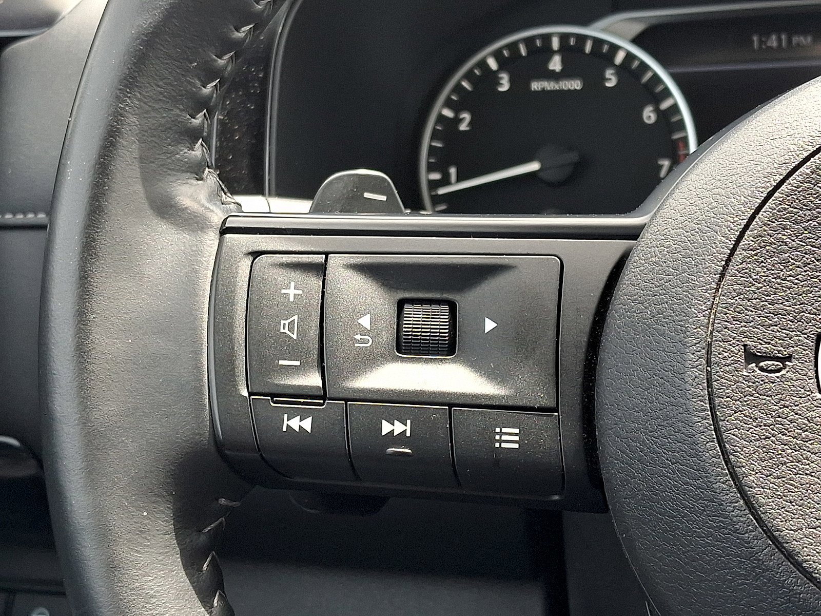 Used 2025 Nissan Pathfinder SV image 19