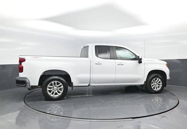 Used 2023 Chevrolet Silverado 1500 LT AWD/4WD image 3