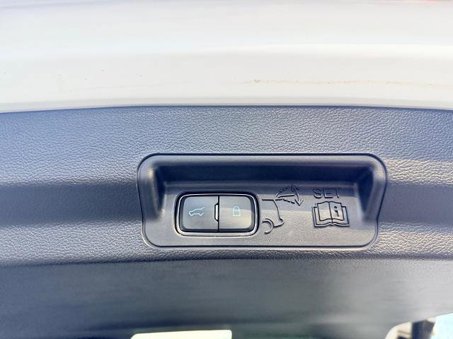 Certified 2022 Ford Explorer XLT w/ Equipment Group 202A image 24